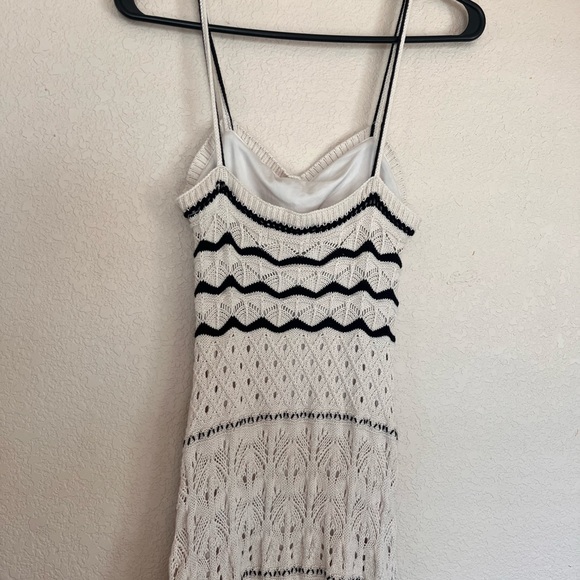 Olive & Oak Crochet Midi Dress with Black Trim Detailing - Picture 4 of 7